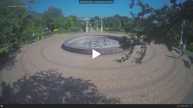 Видео круглого фонтана в парке