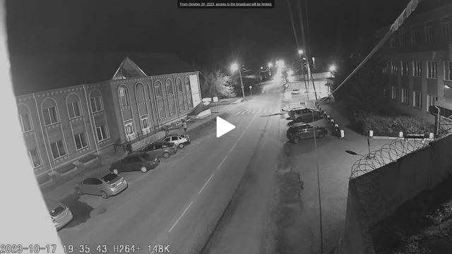 Черно-белое фото улицы ночью