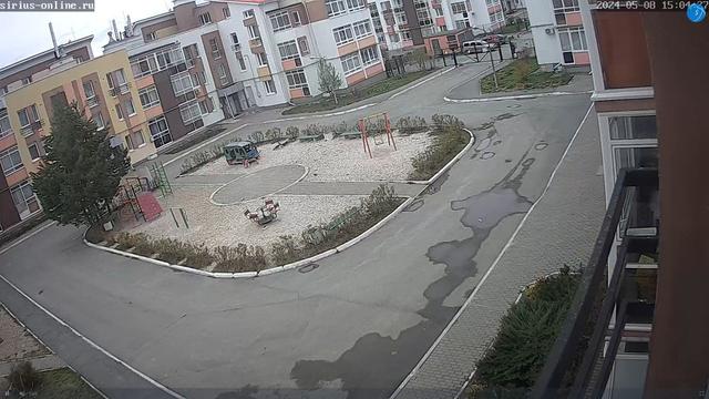 Webcam in the Shirokaya Rechka microdistrict on Karasyevskaya street, 46