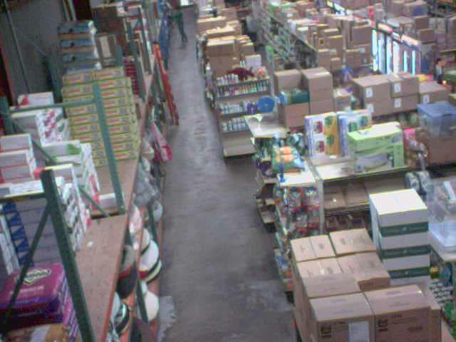 Большой склад, наполненный множеством коробок