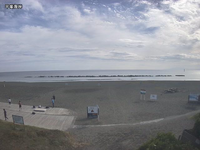 A webcam captures a beach with a construction site in the foreground
