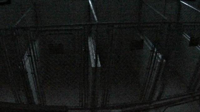Черно-белое фото тюремной камеры