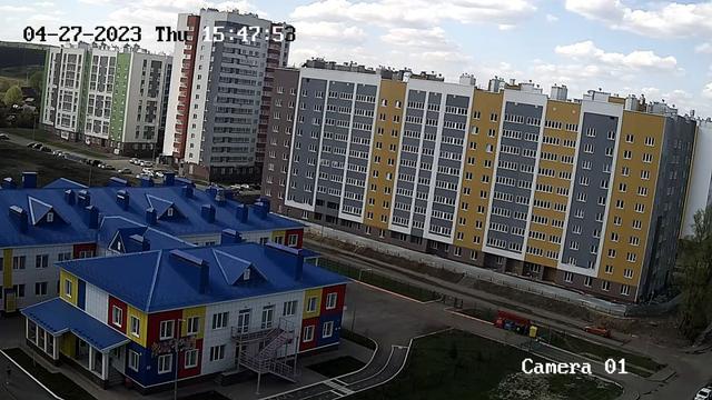 Вид с воздуха на ряд разноцветных домов