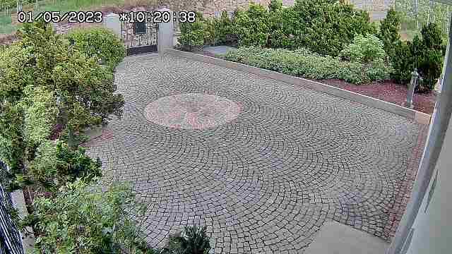 Вид с воздуха на сад с круглым дизайном