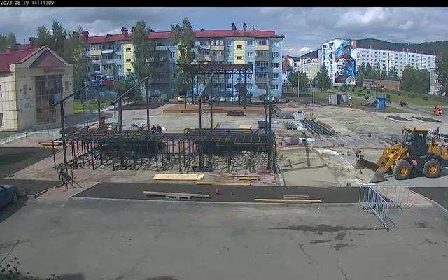 Фотография строительной площадки с бульдозером на переднем плане