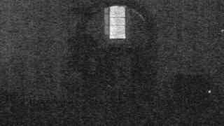 Черно-белое фото двери и окна