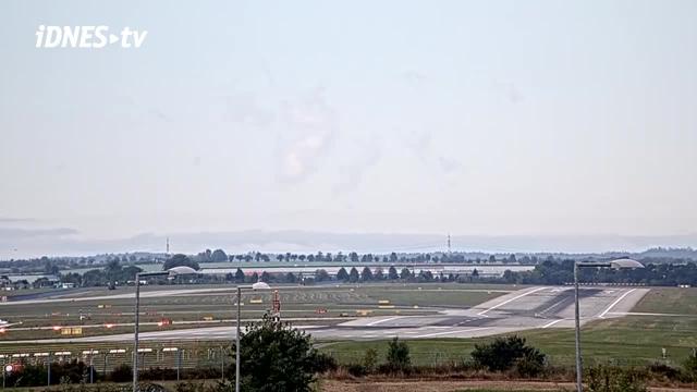 International airport, runway