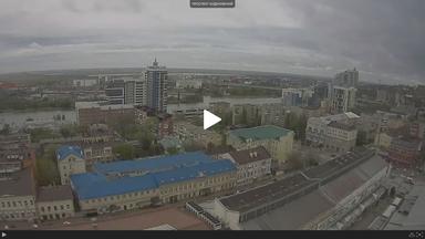 Вид с воздуха на город с синей крышей